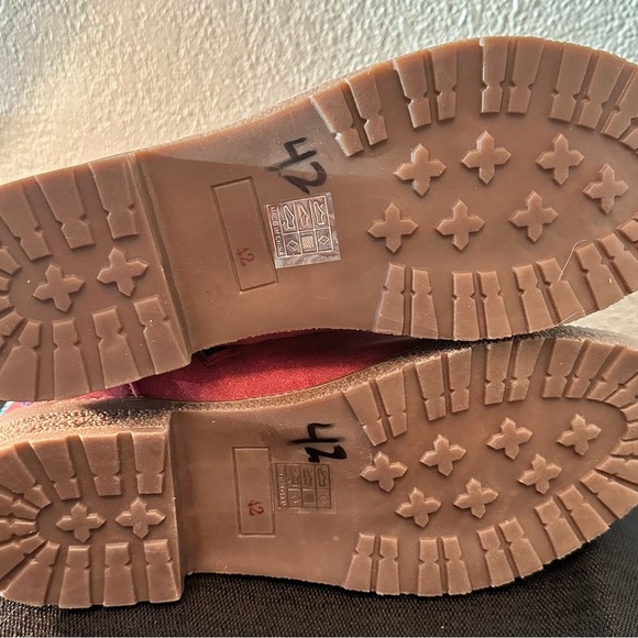 Floral Embroidered Red Combat Boots - Picture 5 of 7